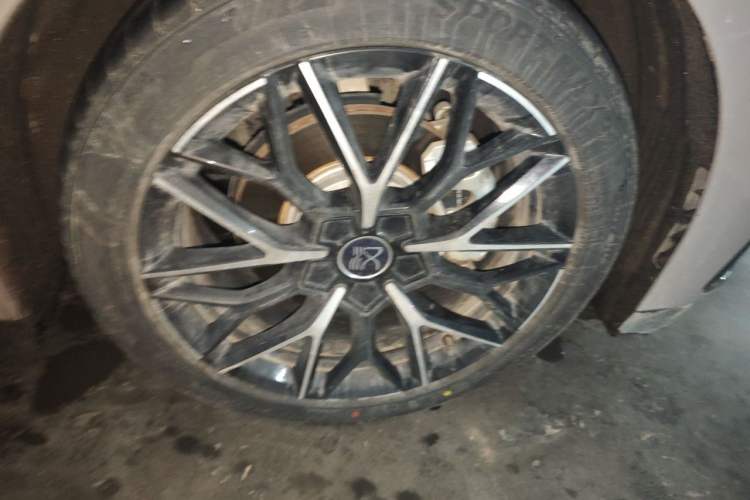 Used BYD Han 2025 DM-i 125KM Prestige Model Right Front Wheel Hub