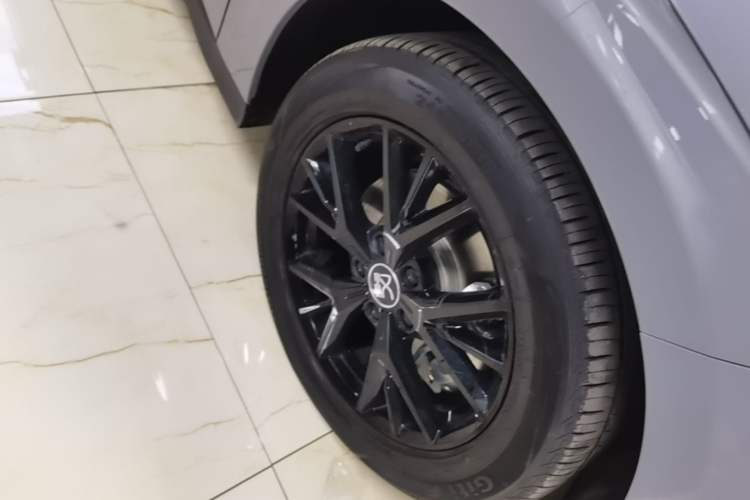 Used BYD Han 2025 DM-i 125KM Elite Model Right Front Wheel Hub