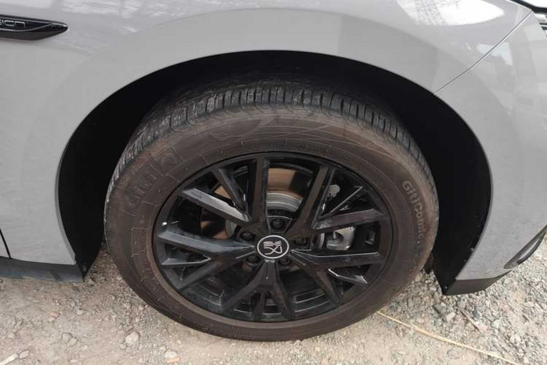 Used BYD Han 2025 DM-i 125KM Elite Model Right Front Wheel Hub