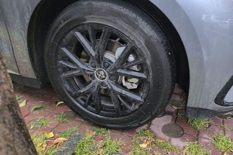 Used BYD Han 2025 DM-i 125KM Comfort Model Right Front Wheel Hub