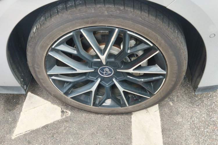 Used BYD Han  Right Front Wheel Hub