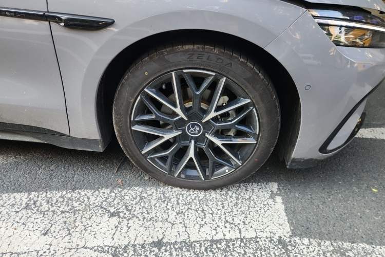 Used BYD Han 2025 DM-i Intelligent Driving Edition 125KM LiDAR Flagship Model Right Front Wheel Hub