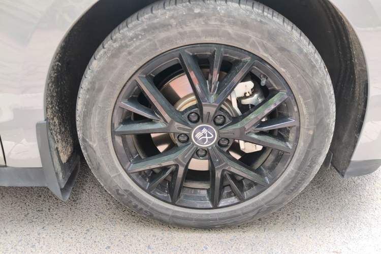 Used BYD Han 2025 DM-i 125KM Elite Model Right Front Wheel Hub
