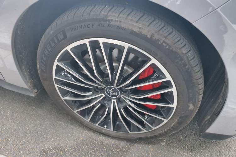 Used BYD Han 2025 EV Intelligent Driving Edition 701KM LiDAR Flagship Model Right Front Wheel Hub