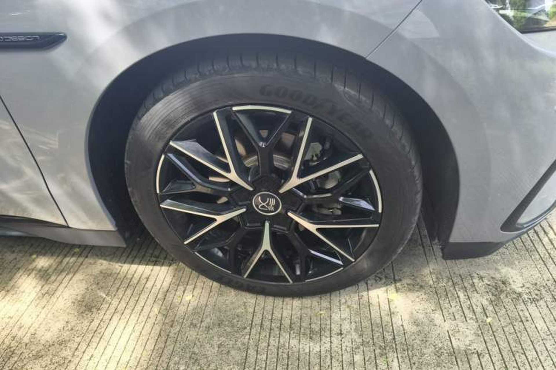 Used BYD Han 2025 DM-i 125KM Prestige Model Right Front Wheel Hub