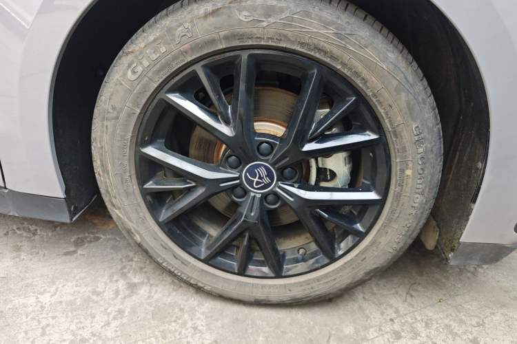 Used BYD Han 2025 DM-i 125KM Elite Model Right Front Wheel Hub