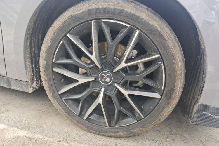 Used BYD Han 2025 DM-i 125KM Prestige Model Right Front Wheel Hub