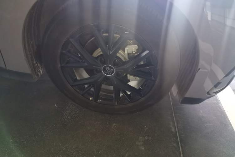 Used BYD Han 2025 DM-i 125KM Elite Model Right Front Wheel Hub