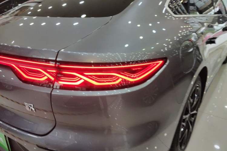 Used BYD Han 2025 DM-i 125KM Prestige Model Right Rear Taillight