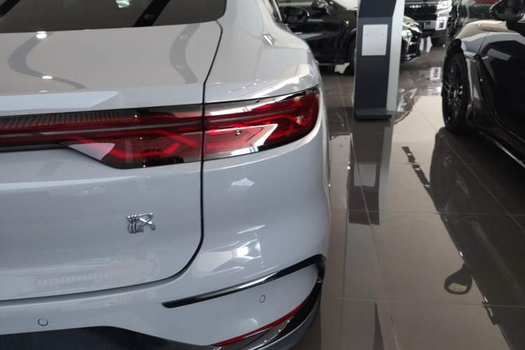 Used BYD Han 2025 DM-i 125KM LiDAR-Powered Intelligent Driving Model Right Rear Taillight