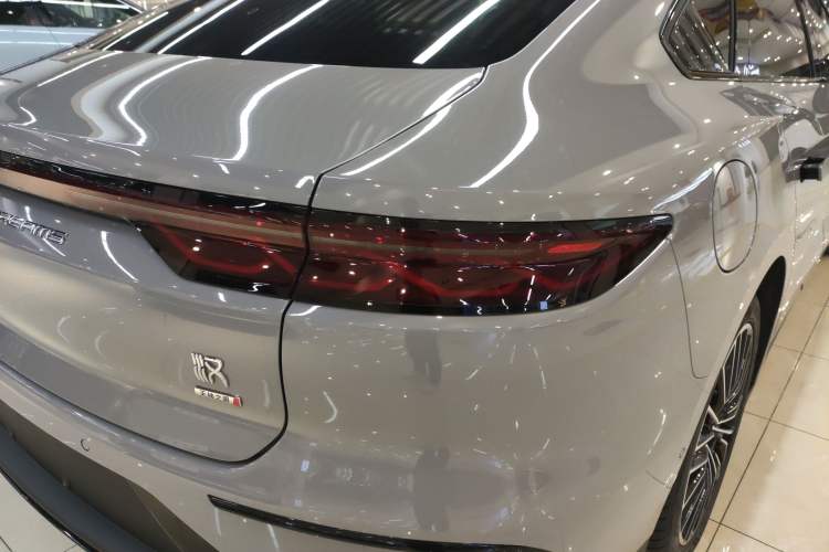 Used BYD Han 2025 DM-i Intelligent Driving Edition 125KM LiDAR Flagship Model Right Rear Taillight