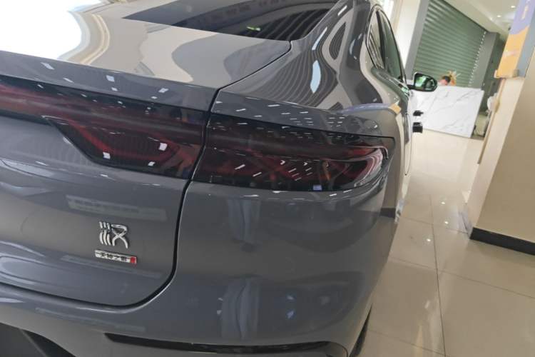 Used BYD Han 2025 DM-i Intelligent Driving Edition 125KM LiDAR Flagship Model Right Rear Taillight