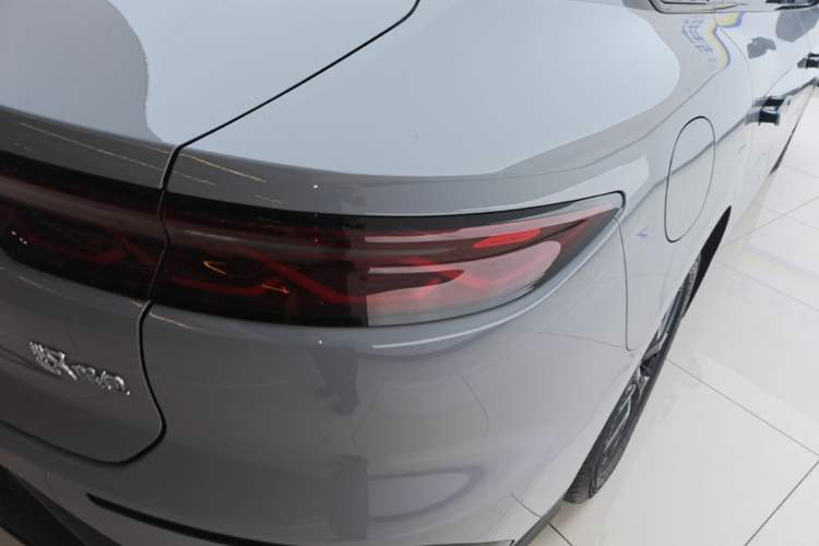 Used BYD Han 2025 DM-i 125KM Elite Model Right Rear Taillight