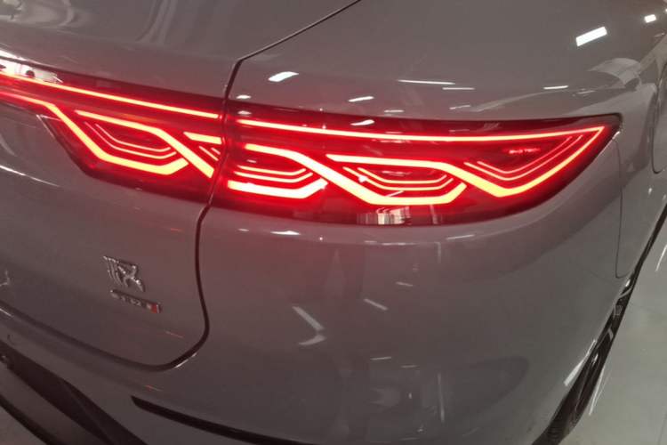 Used BYD Han 2025 DM-i 125KM LiDAR-Powered Intelligent Driving Model Right Rear Taillight