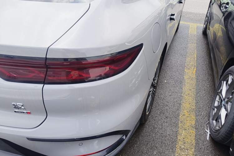 Used BYD Han 2025 DM-i 125KM LiDAR-Powered Intelligent Driving Model Right Rear Taillight