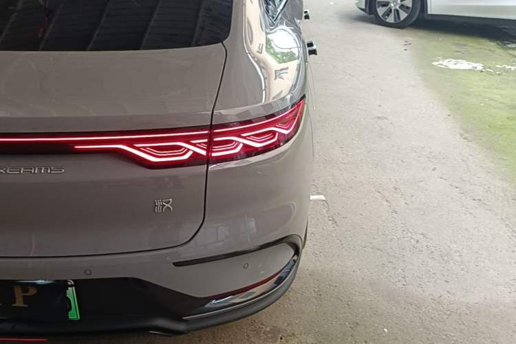 Used BYD Han 2025 DM-i 125KM Elite Model Right Rear Taillight