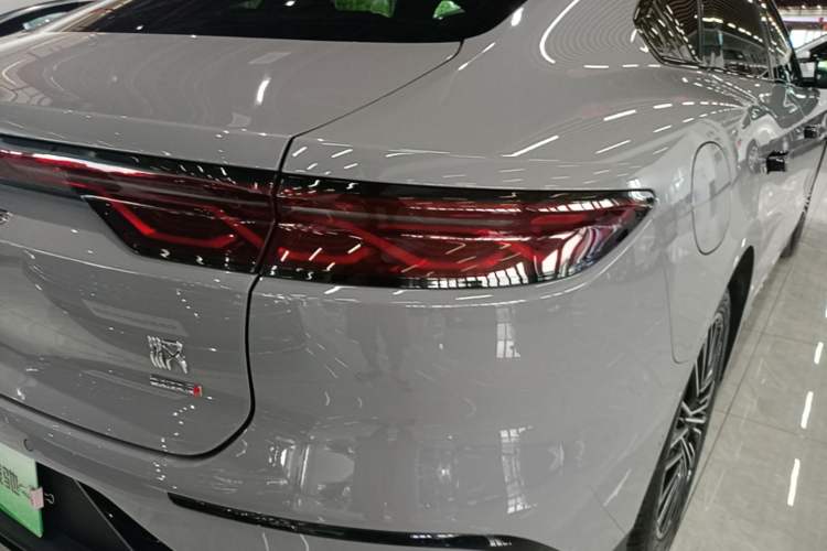 Used BYD Han 2025 DM-i Intelligent Driving Edition 125KM LiDAR Flagship Model Right Rear Taillight