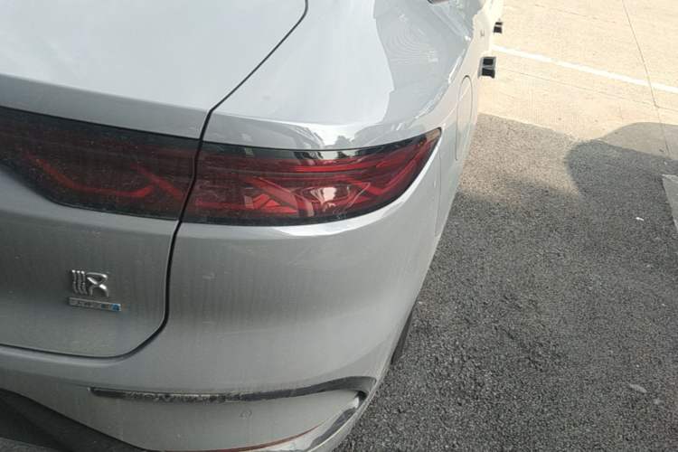 Used BYD Han 2025 EV Intelligent Driving Edition 605KM Prestige Model Right Rear Taillight