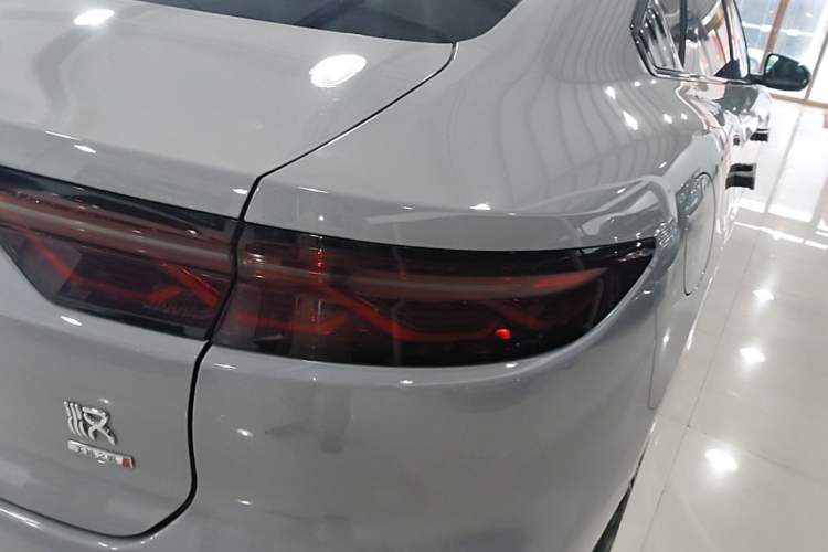 Used BYD Han 2025 DM-i Intelligent Driving Edition 125KM LiDAR Flagship Model Right Rear Taillight