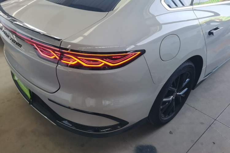 Used BYD Han 2025 DM-i 125KM Elite Model Right Rear Taillight