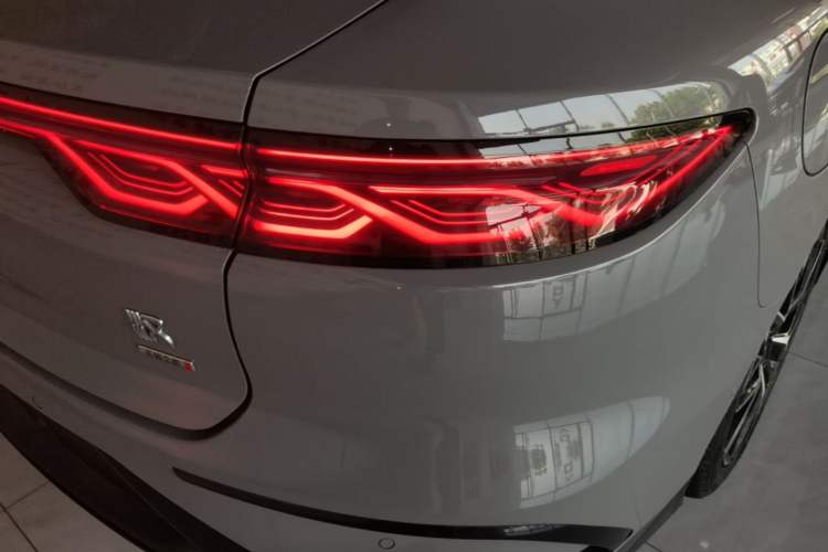 Used BYD Han 2025 DM-i 125KM LiDAR-Powered Intelligent Driving Model Right Rear Taillight