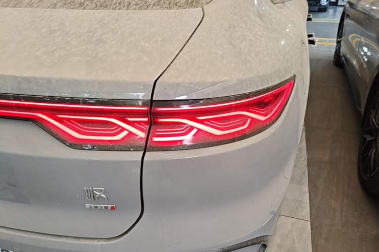 Used BYD Han 2025 DM-i Intelligent Driving Edition 125KM Prestige Model Right Rear Taillight