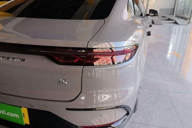 Used BYD Han 2025 EV with 701 km of Laser Radar-Enabled Intelligent Driving Right Rear Taillight