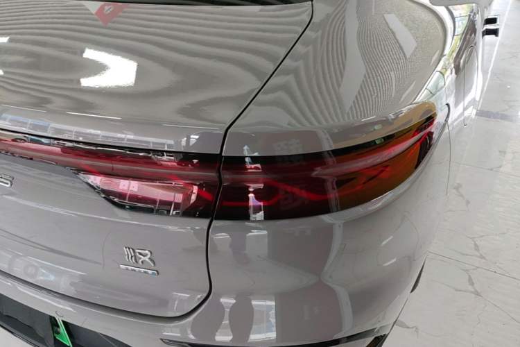 Used BYD Han 2025 DM-i Smart Drive 125KM Prestige Model Right Rear Taillight