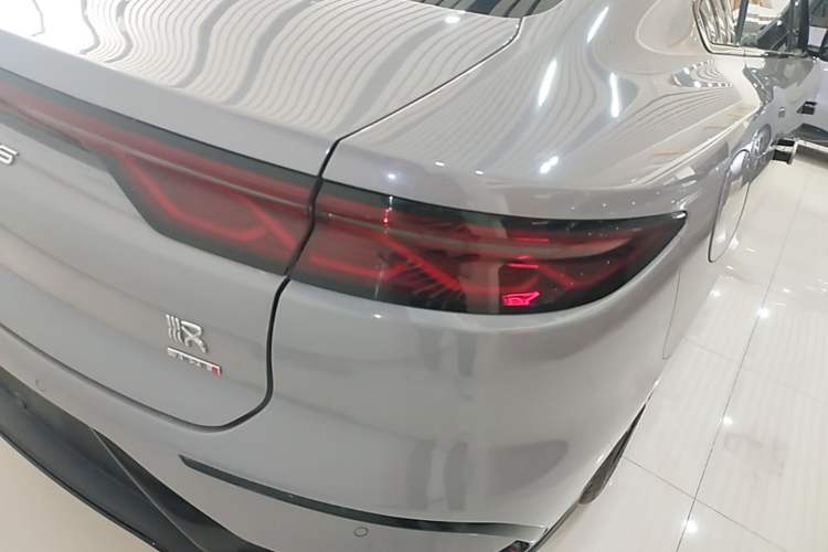 Used BYD Han 2025 DM-i Intelligent Driving Edition 125KM Prestige Model Right Rear Taillight