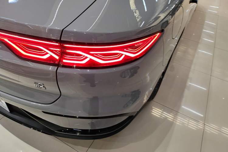 Used BYD Han 2025 DM-i 125KM Elite Model Right Rear Taillight