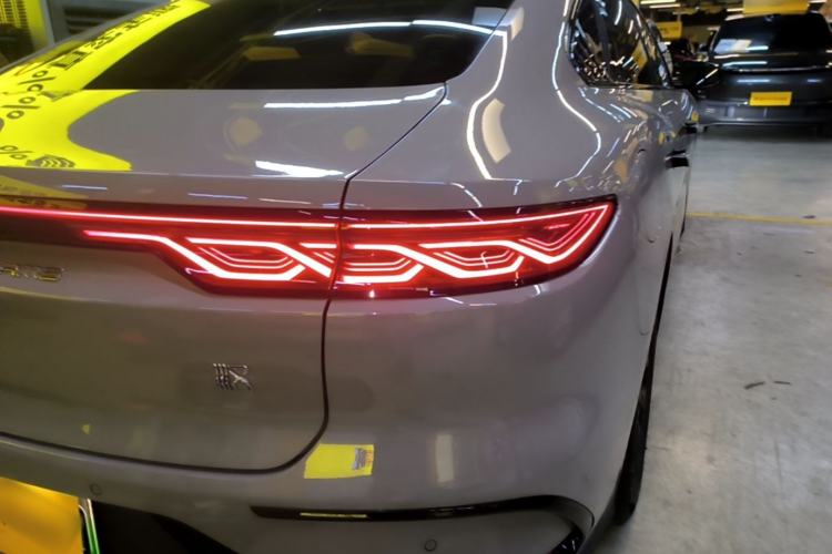 Used BYD Han 2025 DM-i 125KM Elite Model Right Rear Taillight