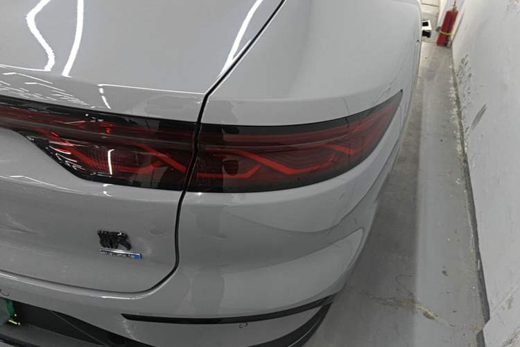 Used BYD Han 2025 DM-i Smart Drive 125KM Elite Model Right Rear Taillight