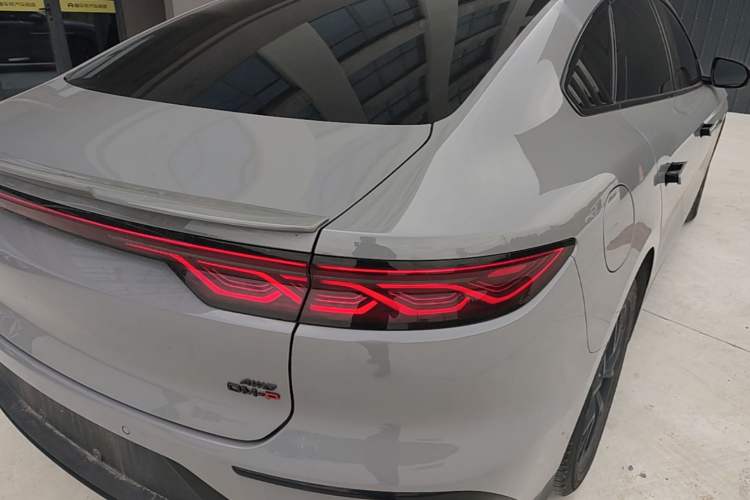 Used BYD Han 2025 DM-i 125KM Elite Model Right Rear Taillight
