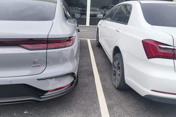 Used BYD Han 2025 DM-i Intelligent Driving Edition 125KM LiDAR Flagship Model Right Rear Taillight