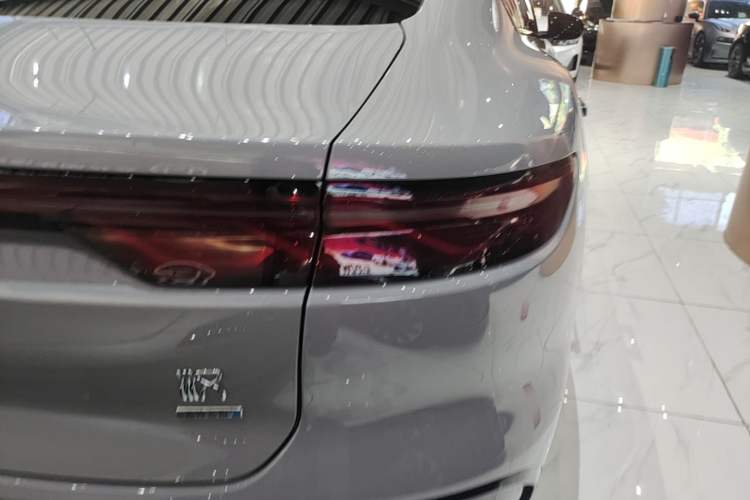 Used BYD Han 2025 DM-i Smart Drive 125KM Elite Model Right Rear Taillight