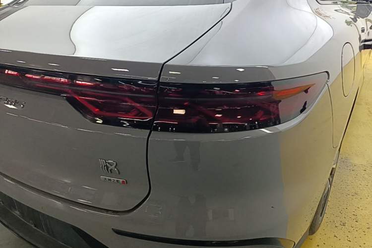Used BYD Han 2025 DM-i Intelligent Driving Edition 125KM Prestige Model Right Rear Taillight