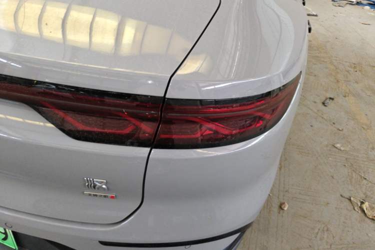 Used BYD Han 2025 DM-i Intelligent Driving Edition 125KM LiDAR Flagship Model Right Rear Taillight
