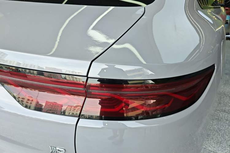 Used BYD Han 2025 EV Intelligent Driving Edition 701KM LiDAR Flagship Model Right Rear Taillight