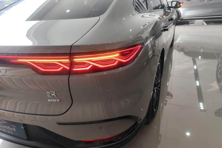 Used BYD Han 2025 DM-i Intelligent Driving Edition 125KM LiDAR Flagship Model Right Rear Taillight