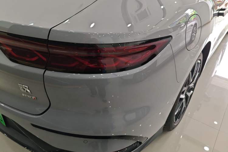 Used BYD Han 2025 DM-i Intelligent Driving Edition 125KM Prestige Model Right Rear Taillight