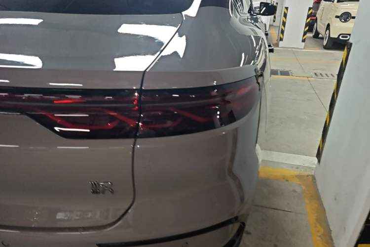 Used BYD Han 2025 DM-i 125KM Elite Model Right Rear Taillight