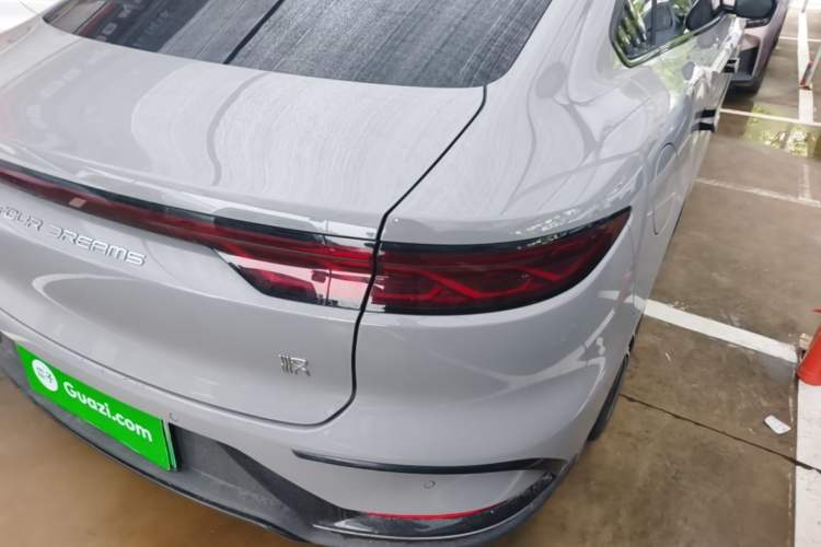Used BYD Han 2025 EV 605KM Prestige Model Right Rear Taillight