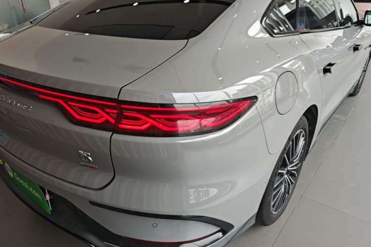 Used BYD Han 2025 DM-i Intelligent Driving Edition 125KM LiDAR Flagship Model Right Rear Taillight