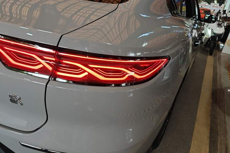 Used BYD Han 2025 DM-i 125KM Elite Model Right Rear Taillight