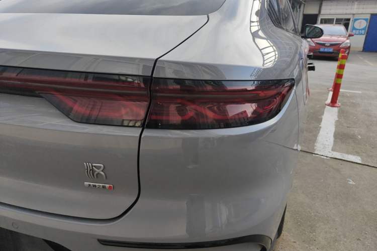 Used BYD Han 2025 DM-i Intelligent Driving Edition 125KM Prestige Model Right Rear Taillight