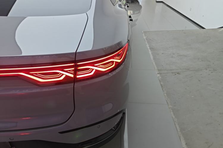 Used BYD Han 2025 EV with 701 km of Laser Radar-Enabled Intelligent Driving Right Rear Taillight