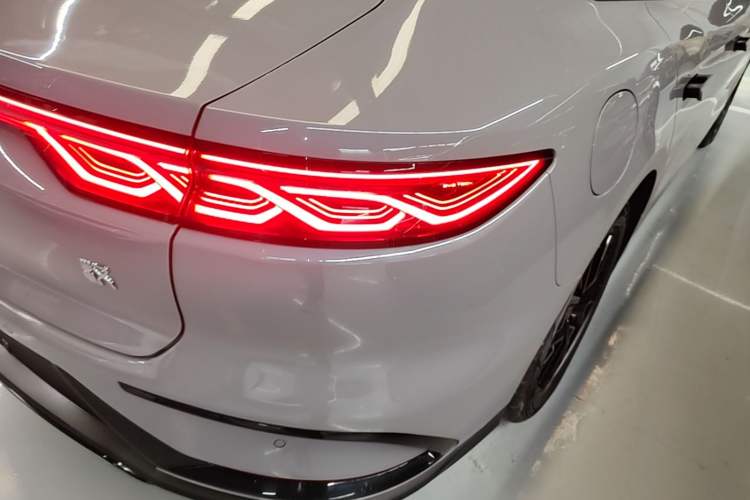 Used BYD Han 2025 DM-i 125KM Elite Model Right Rear Taillight