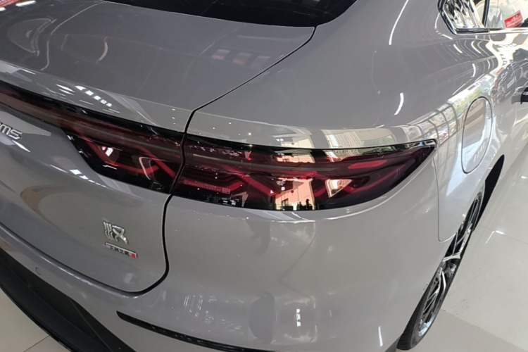 Used BYD Han 2025 DM-i Intelligent Driving Edition 125KM Prestige Model Right Rear Taillight
