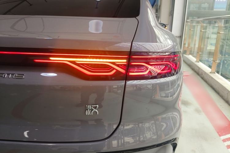 Used BYD Han 2025 DM-i 125KM Prestige Model Right Rear Taillight