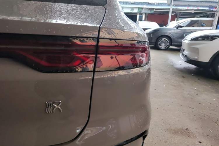 Used BYD Han 2025 DM-i 125KM Elite Model Right Rear Taillight